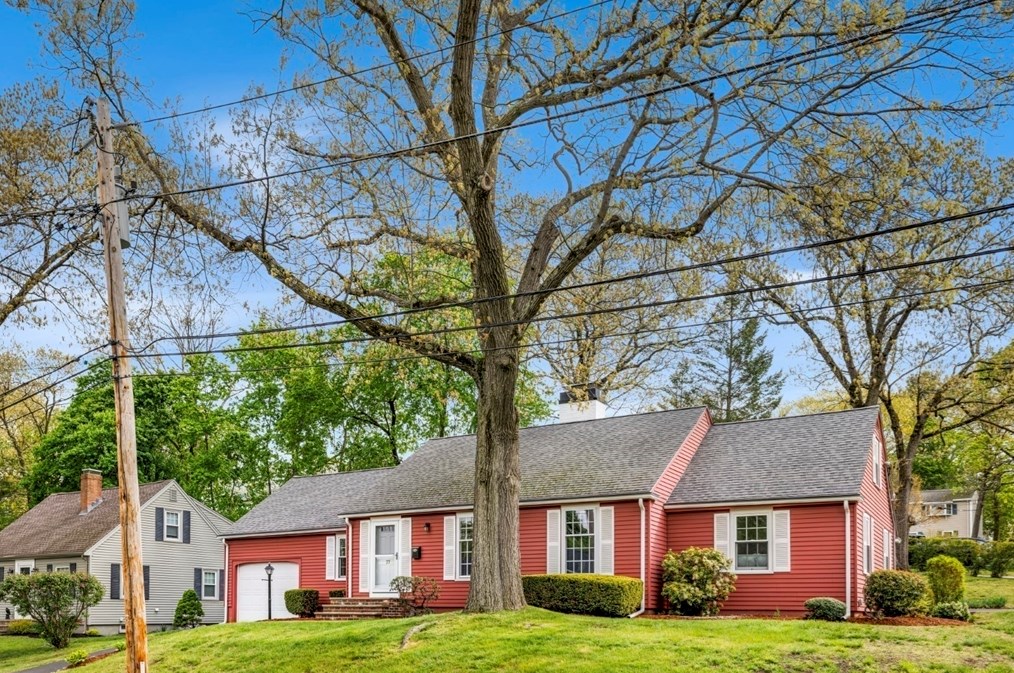 27 Longfellow Rd, Reading, MA 01867