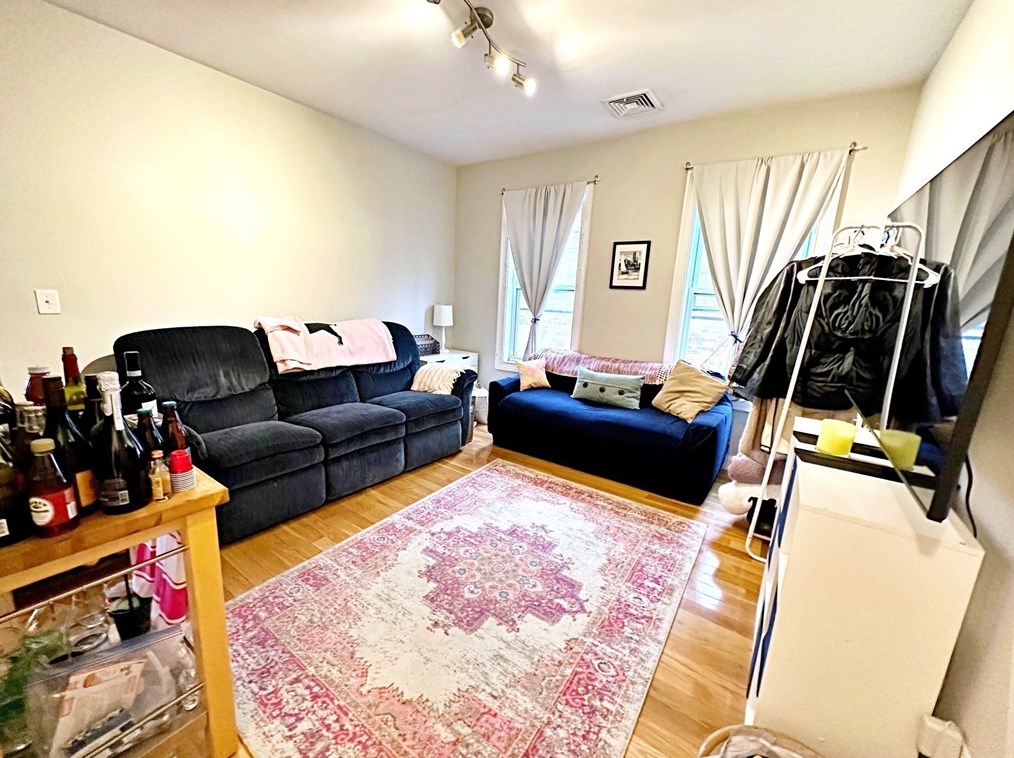 20 Frankfort St, Boston, MA 02128 exterior
