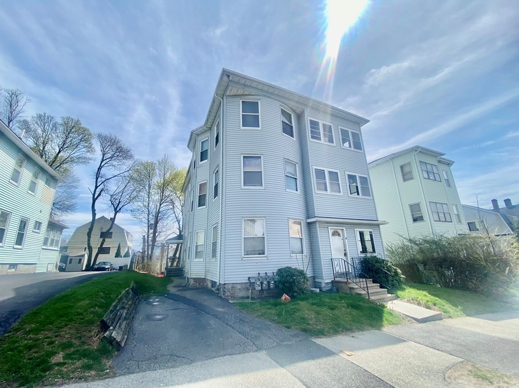 8 Almont Ave, Worcester, MA 01604