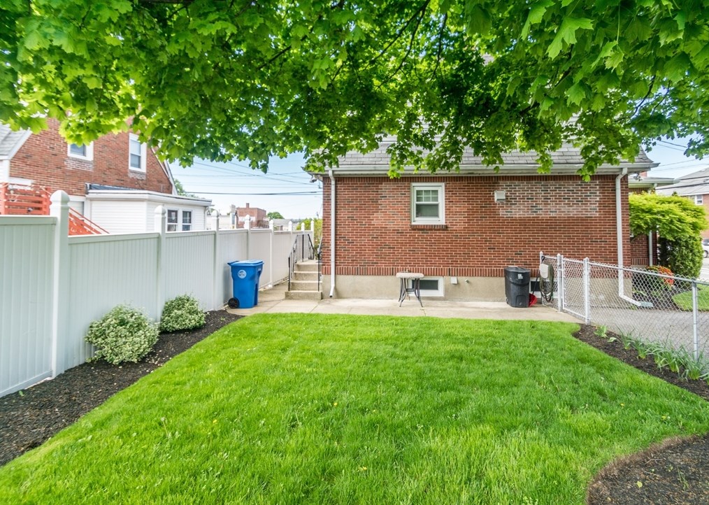 197 High St, Waltham MA 02453-0543 exterior