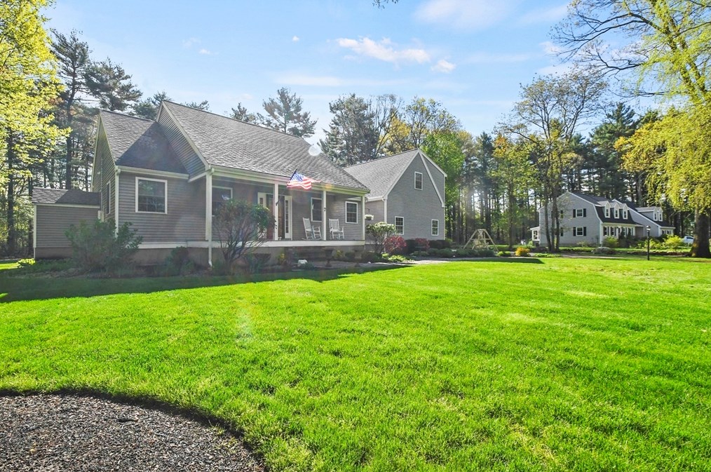 7 Stoney Rd, West Bridgewater, MA 02379