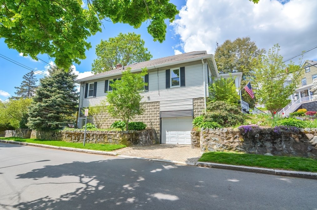 82 Pine St, Malden, MA 02148