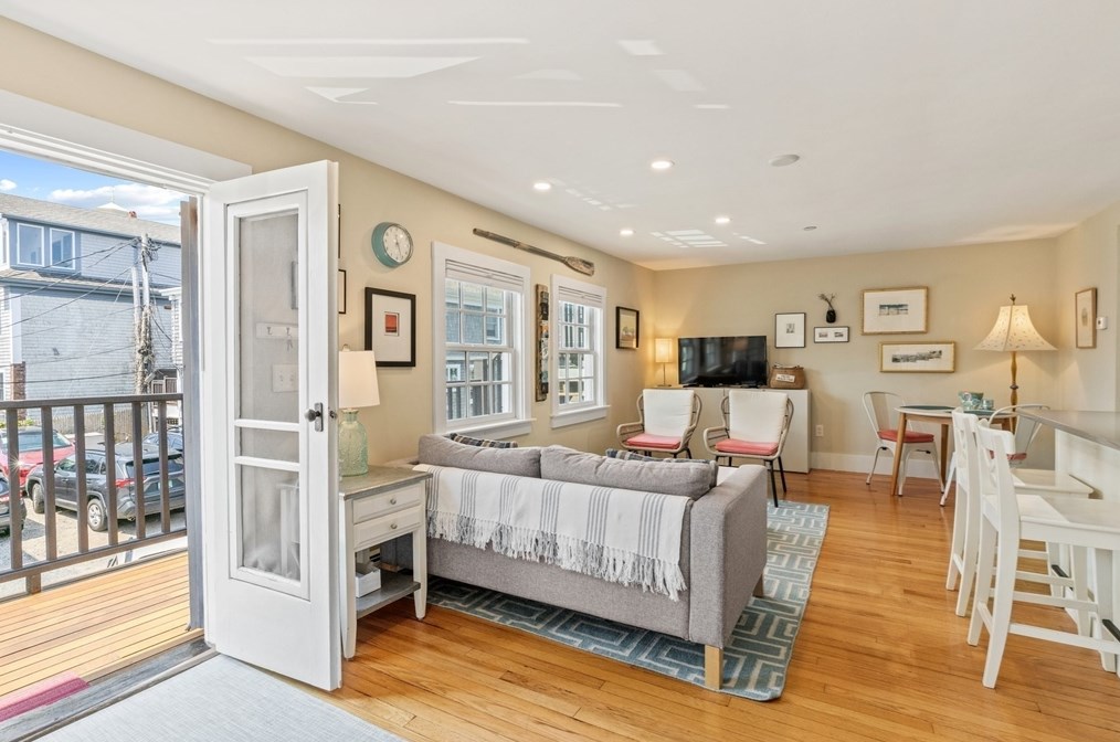 383 Commercial St, Provincetown MA 02657-2362 exterior