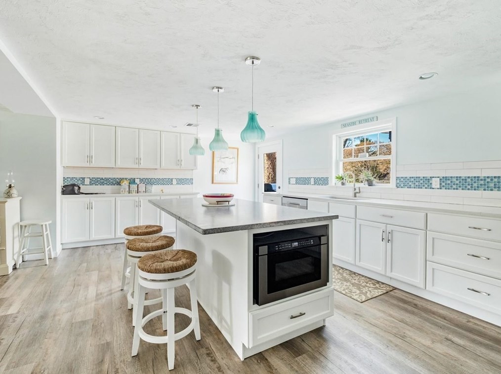 71 Cpe Cod Ave, Plymouth MA 02360-5944 exterior