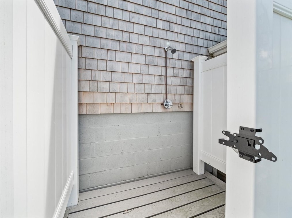 71 Cpe Cod Ave, Plymouth MA 02360-5944 exterior