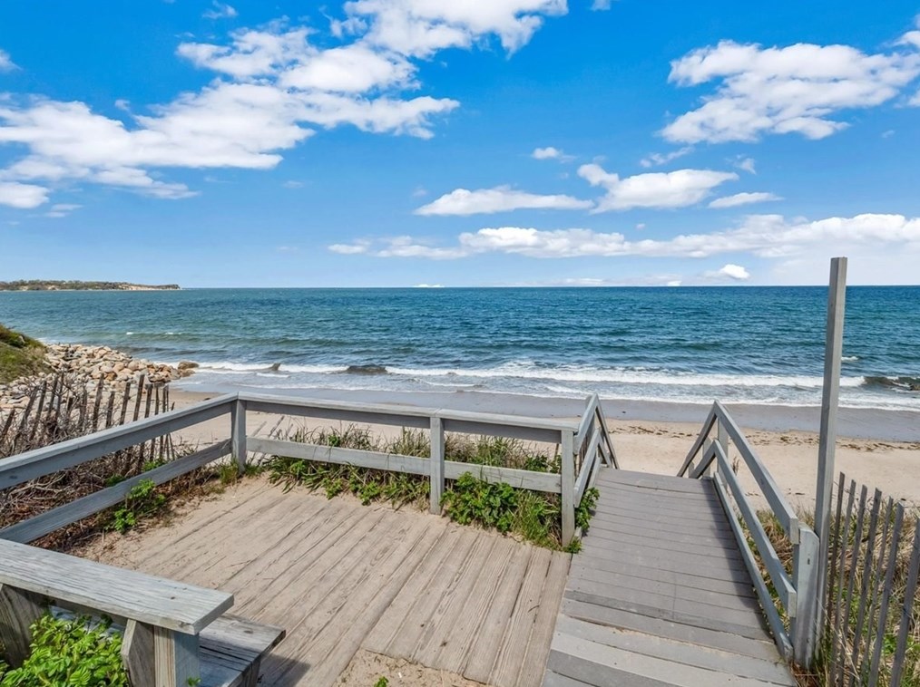 71 Cpe Cod Ave, Plymouth MA 02360-5944 exterior