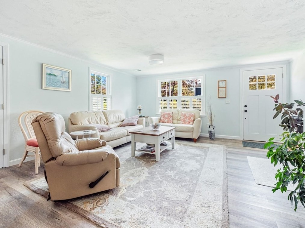 71 Cpe Cod Ave, Plymouth MA 02360-5944 exterior