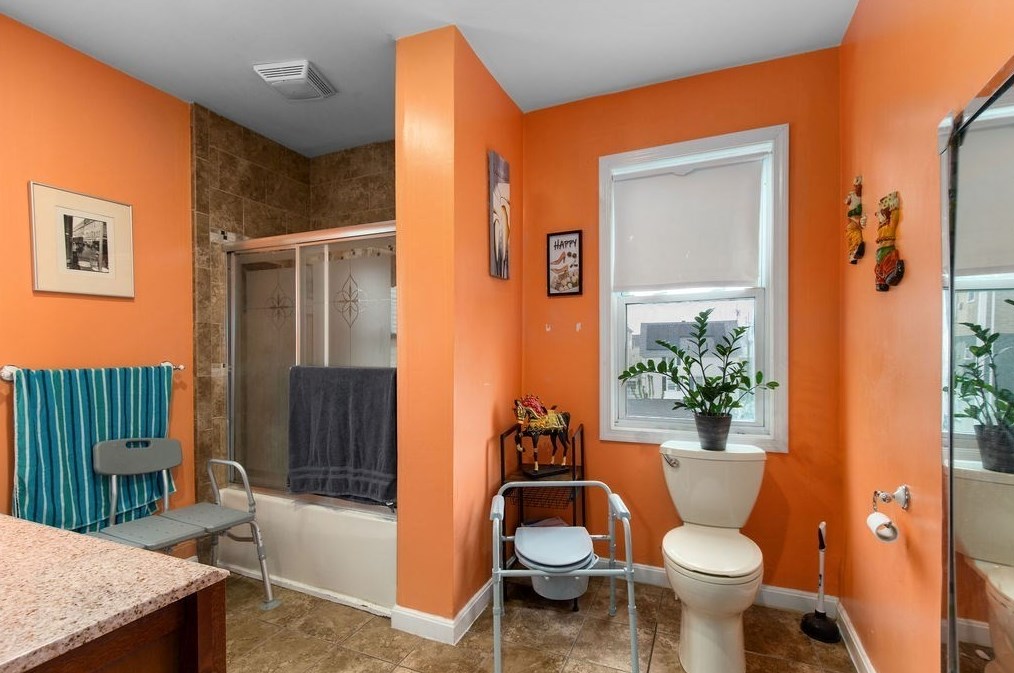 158 Crapo St, New Bedford MA 02744-1028 exterior