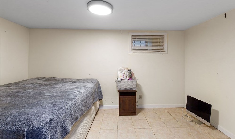 158 Crapo St, New Bedford MA 02744-1028 exterior