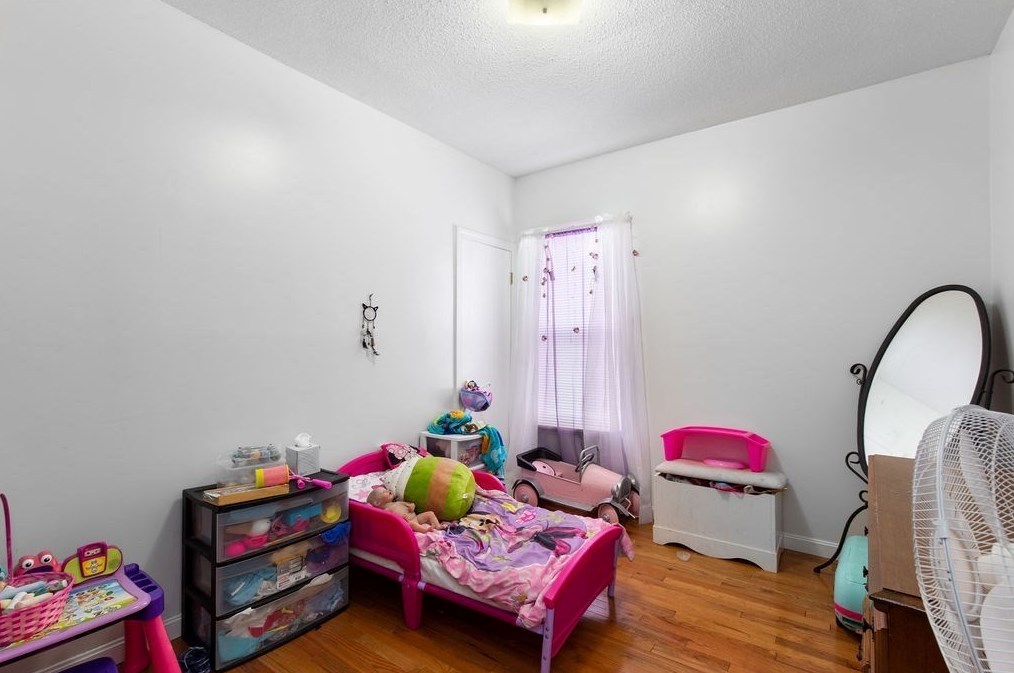 158 Crapo St, New Bedford MA 02744-1028 exterior