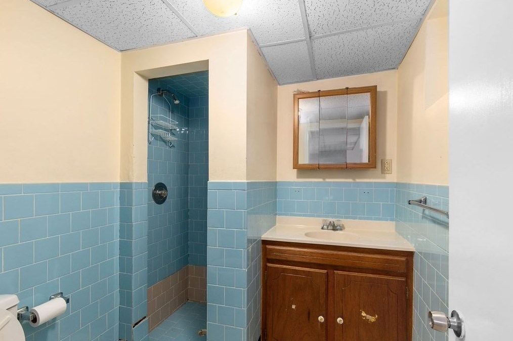 158 Crapo St, New Bedford MA 02744-1028 exterior