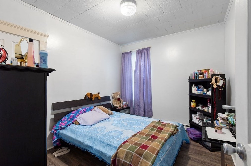 158 Crapo St, New Bedford MA 02744-1028 exterior