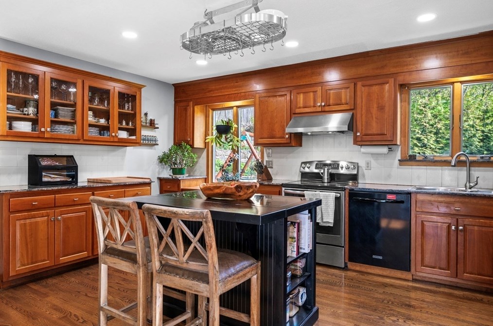 20 Greystone Rd, Nahant MA 01908-1244 exterior