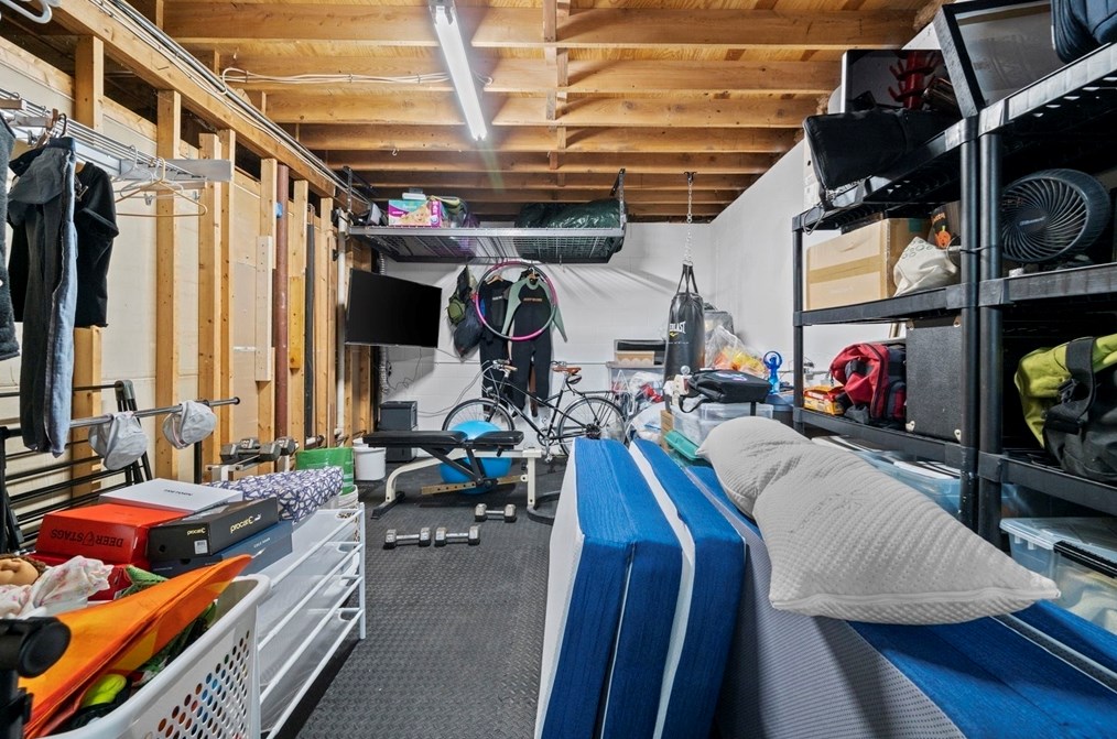 20 Greystone Rd, Nahant MA 01908-1244 exterior