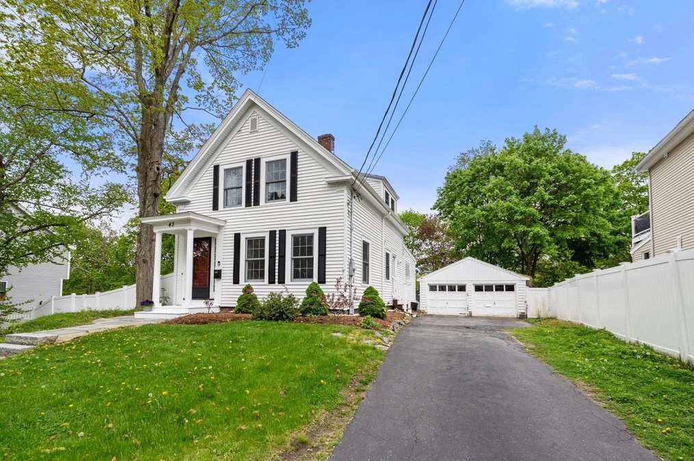43 Village St, Reading, MA 01867 exterior