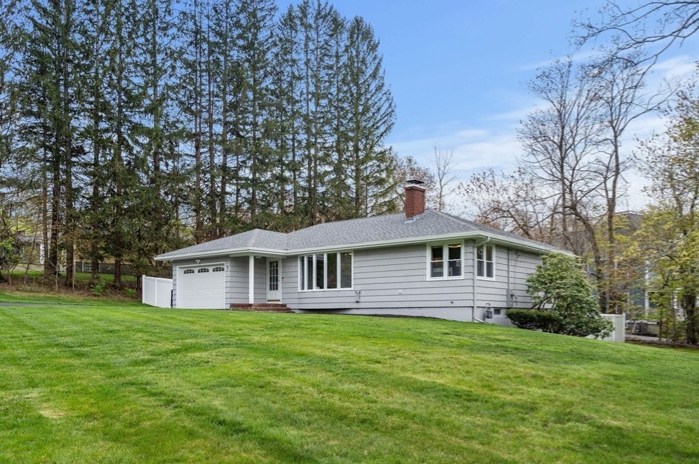 7 Heath Rd, North Andover, MA 01845 exterior