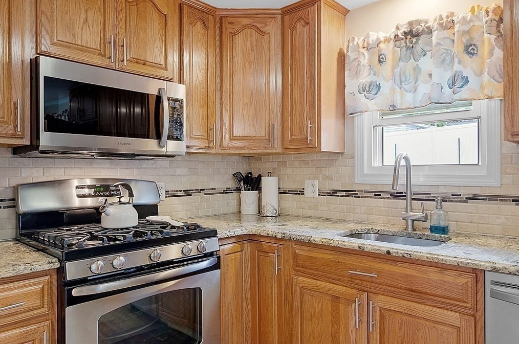 296 Saint Nicholas, Worcester, MA 01606