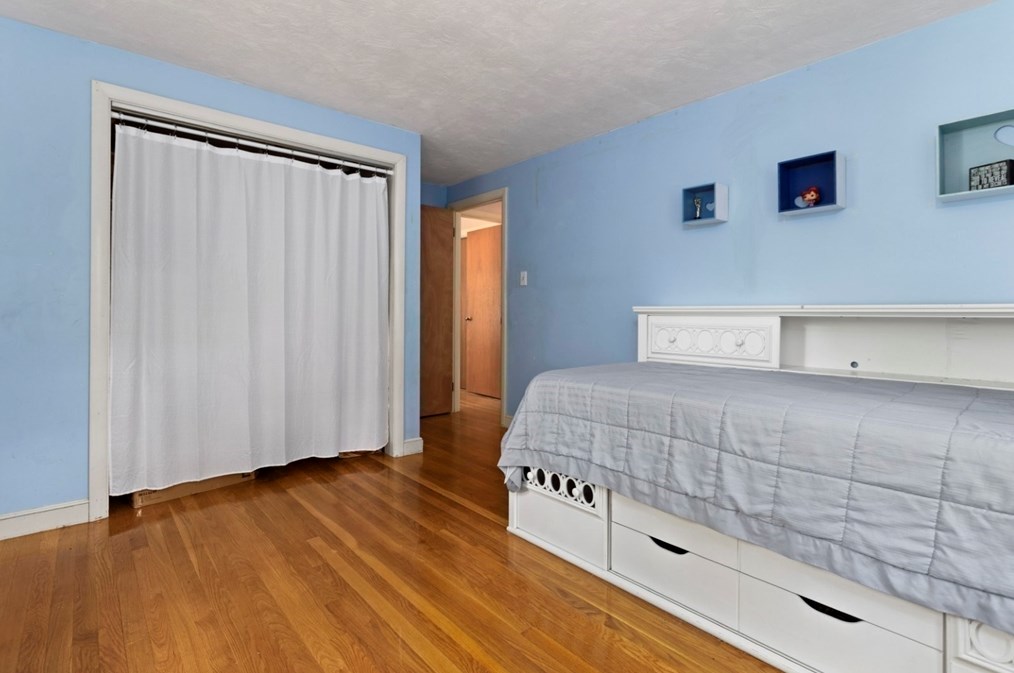 5 Priscilla Rd, Lynnfield MA 01940-1117 exterior