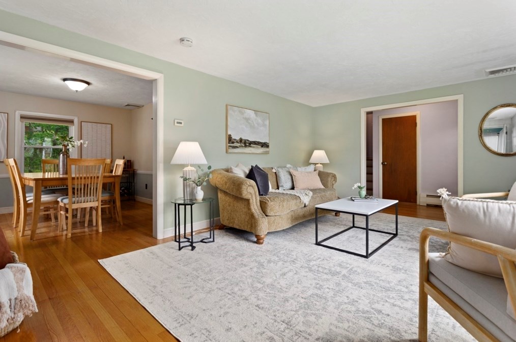 5 Priscilla Rd, Lynnfield MA 01940-1117 exterior