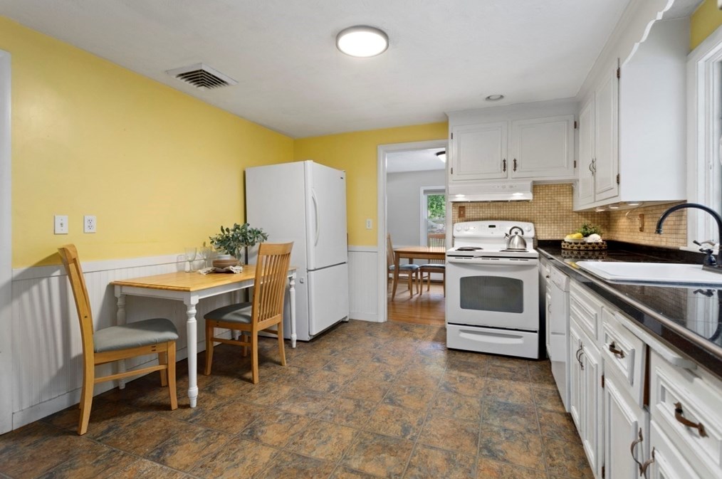 5 Priscilla Rd, Lynnfield MA 01940-1117 exterior