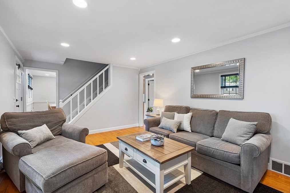 3 Pierce St, Hudson, MA 01749