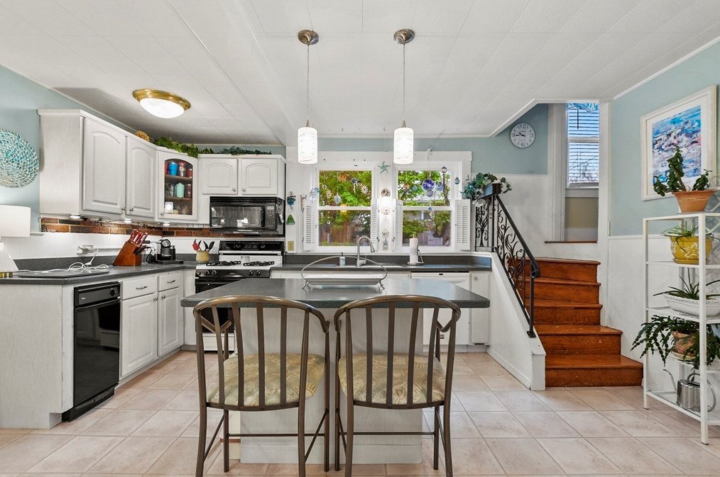 300 Billings St, Quincy MA 02171-1803 exterior