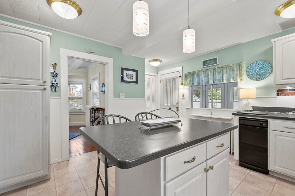 300 Billings St, Quincy MA 02171-1803 exterior