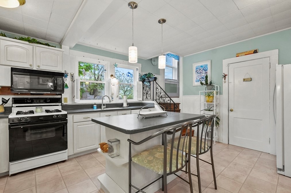 300 Billings St, Quincy MA 02171-1803 exterior