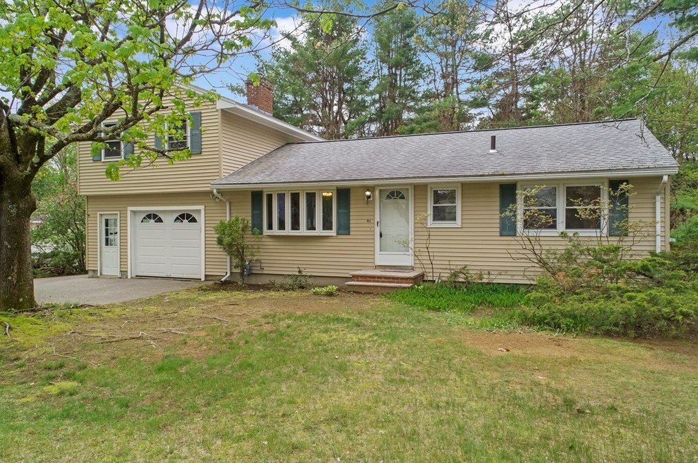 41 Emery St, Merrimac, MA 01860