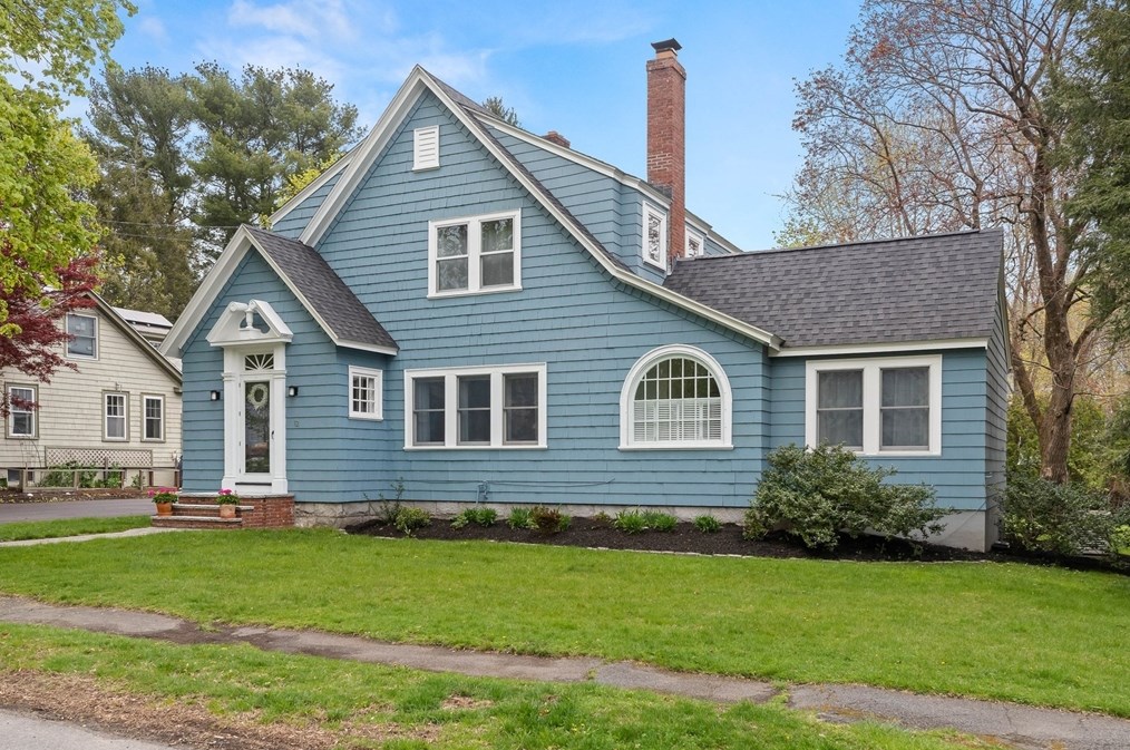 12 Avon St, Andover, MA 01810