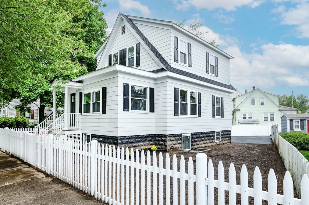 74 Beach St, Newton, MA 02158