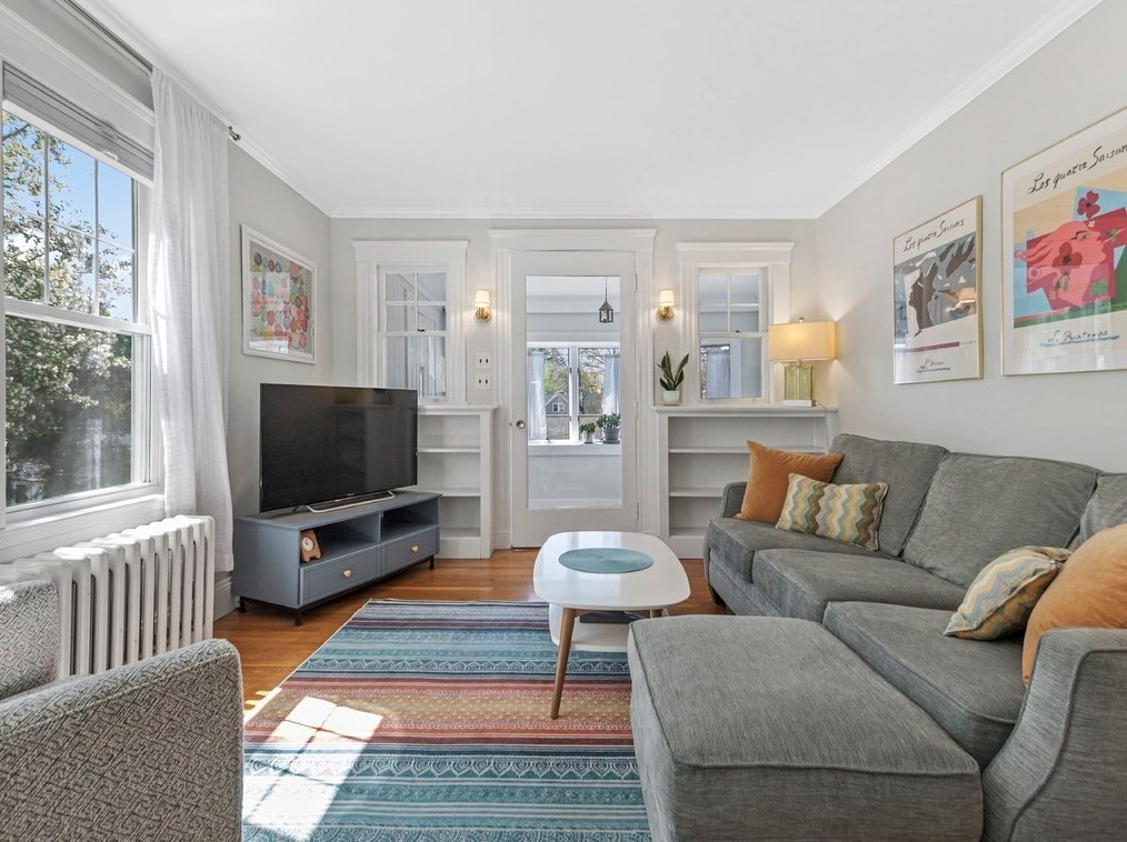 74 Cir Dr, Waltham MA 02452-5747 exterior