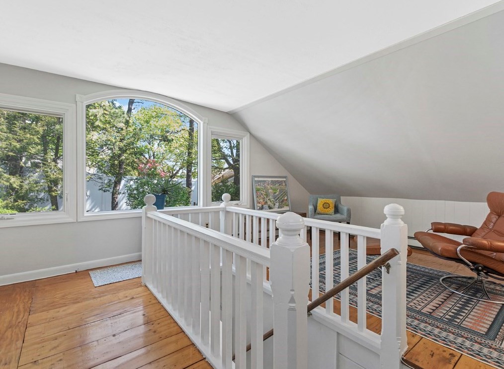 74 Cir Dr, Waltham MA 02452-5747 exterior