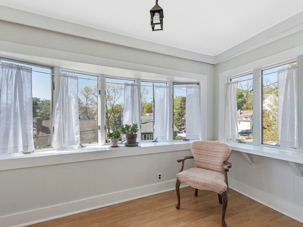 74 Cir Dr, Waltham MA 02452-5747 exterior