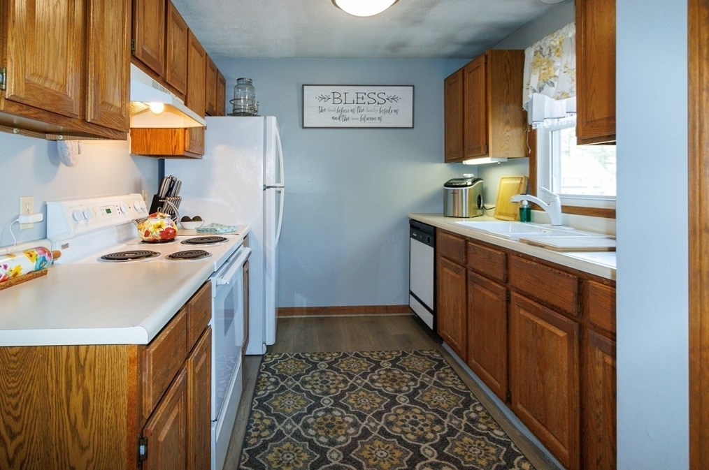 28 Sycamore Dr #28, Leominster, MA 01453