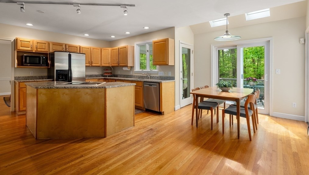 39 Prospect St, Wellesley MA  02481-3308 exterior