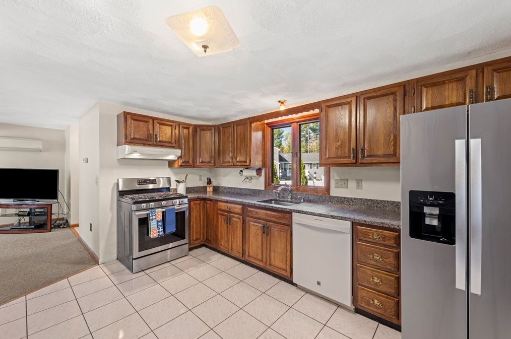 32 Henry J Dr, Tewksbury MA 01876-3719 exterior