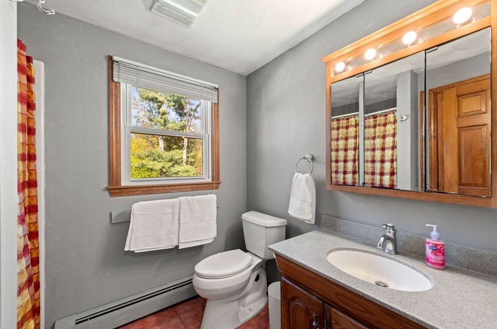 32 Henry J Dr, Tewksbury MA 01876-3719 exterior