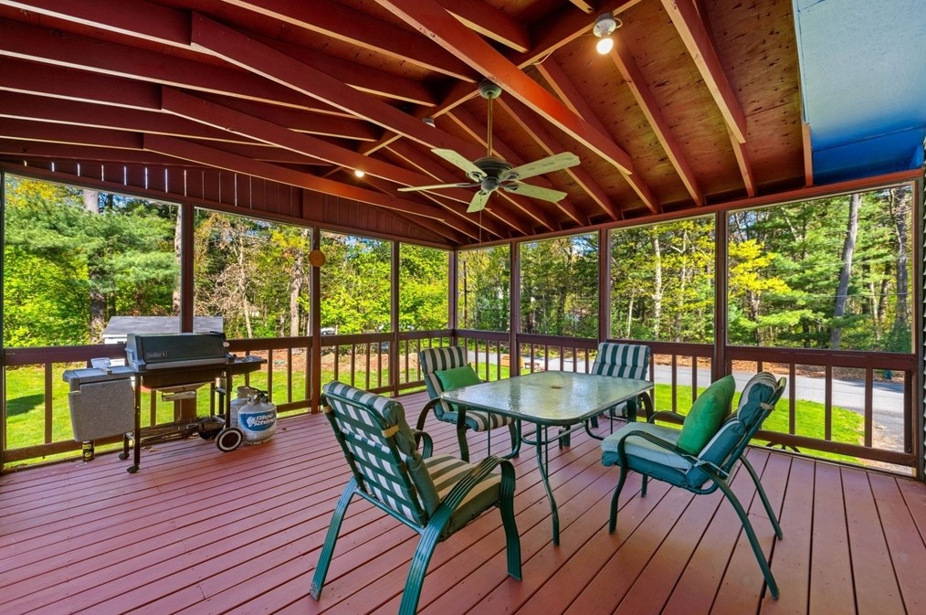 32 Henry J Dr, Tewksbury MA 01876-3719 exterior