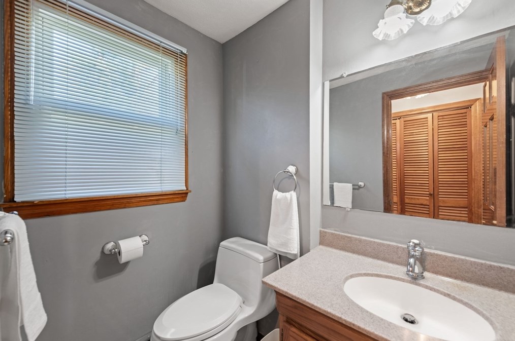 32 Henry J Dr, Tewksbury MA 01876-3719 exterior