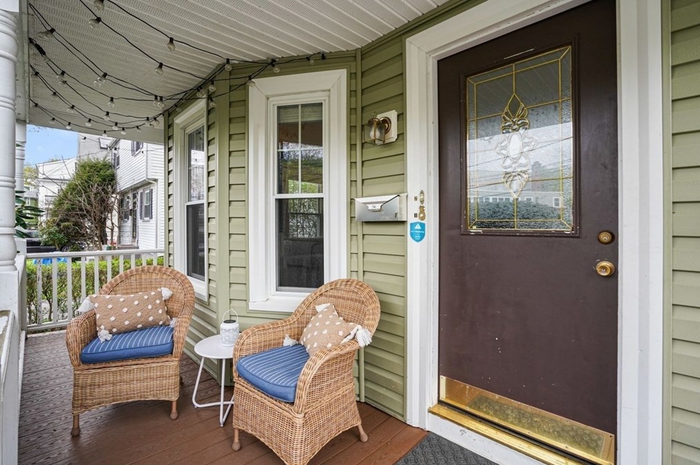 18 Decker St, Milton MA 02186-1422 exterior