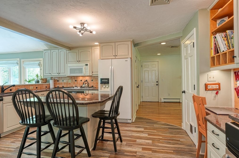 29 Walnut Rd, Holliston MA 01746-1584 exterior