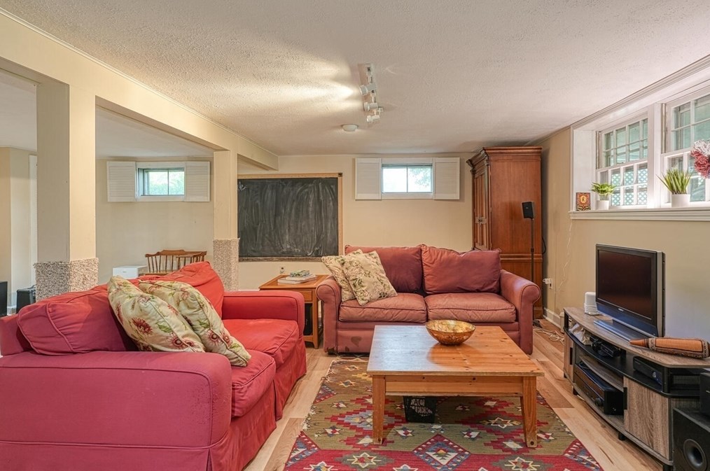 29 Walnut Rd, Holliston MA 01746-1584 exterior