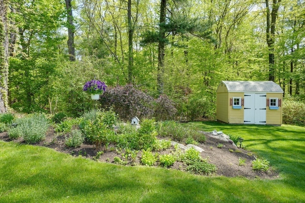 29 Walnut Rd, Holliston MA 01746-1584 exterior