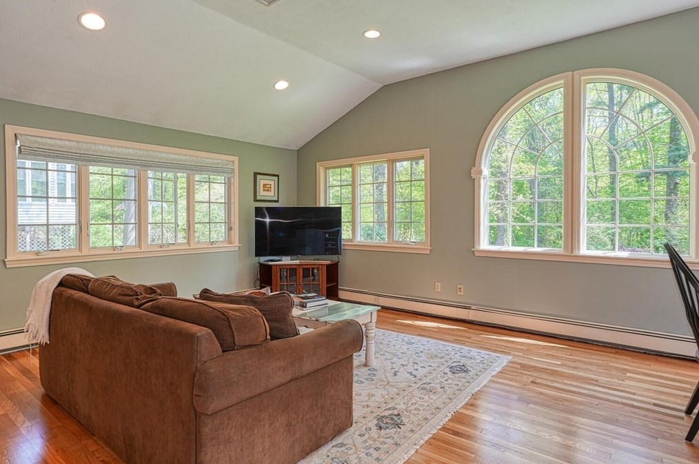 29 Walnut Rd, Holliston MA 01746-1584 exterior