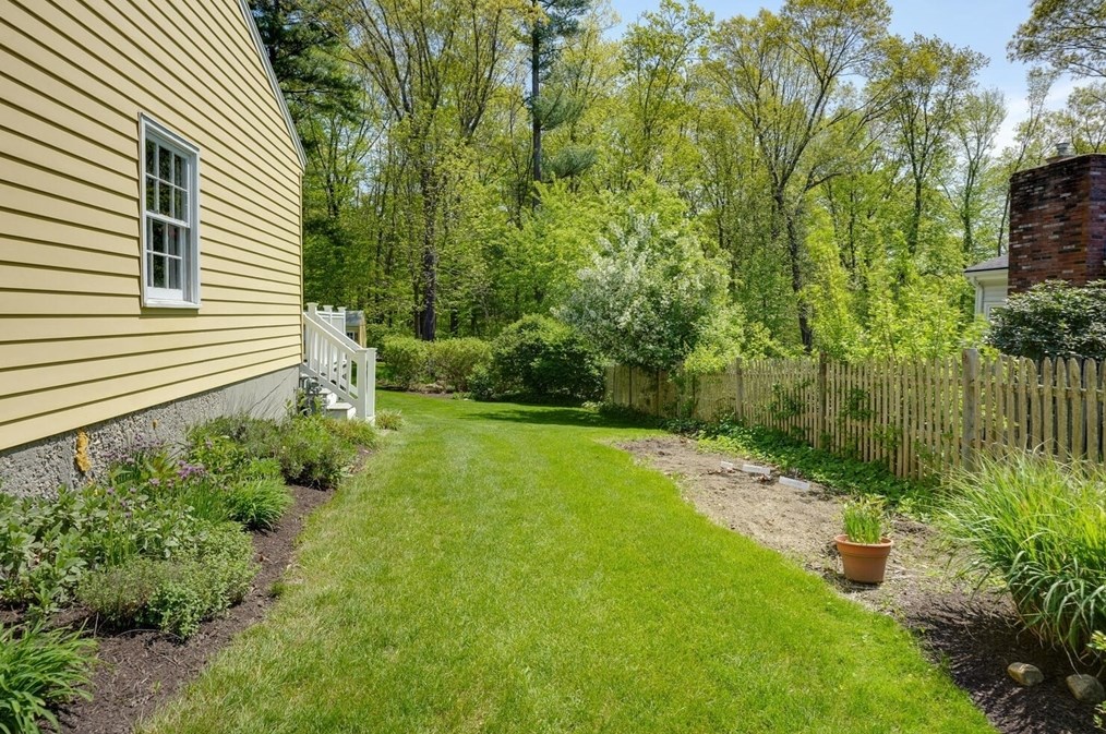 29 Walnut Rd, Holliston MA 01746-1584 exterior