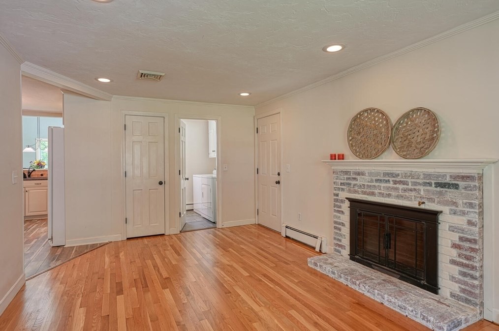 29 Walnut Rd, Holliston MA 01746-1584 exterior