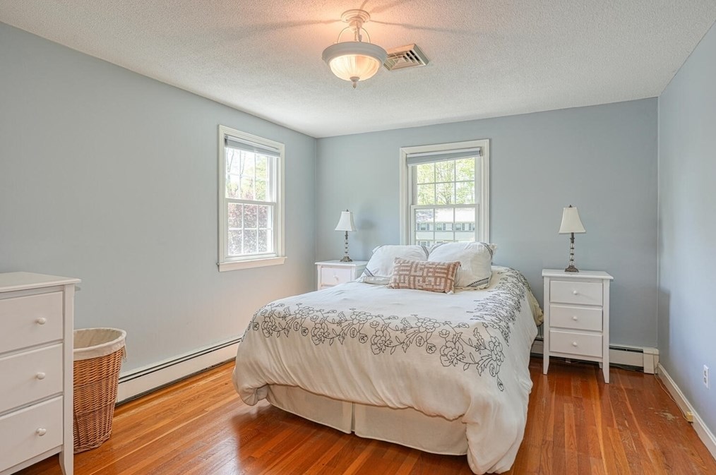 29 Walnut Rd, Holliston MA 01746-1584 exterior