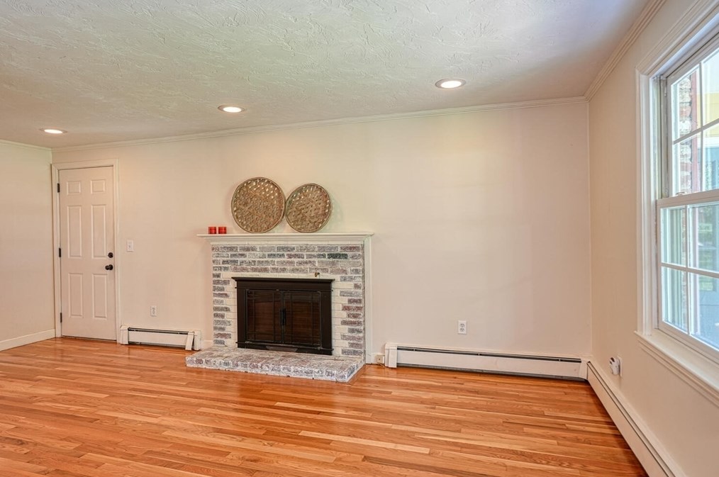 29 Walnut Rd, Holliston MA 01746-1584 exterior