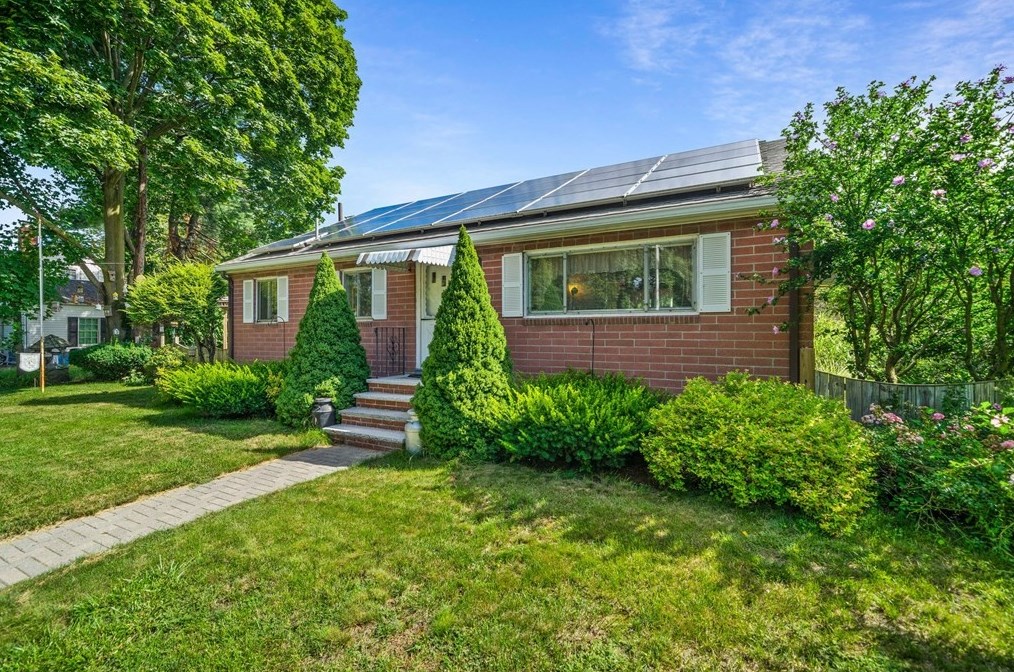 1132 Furnace Brook Pkwy, Quincy, MA 02169 exterior
